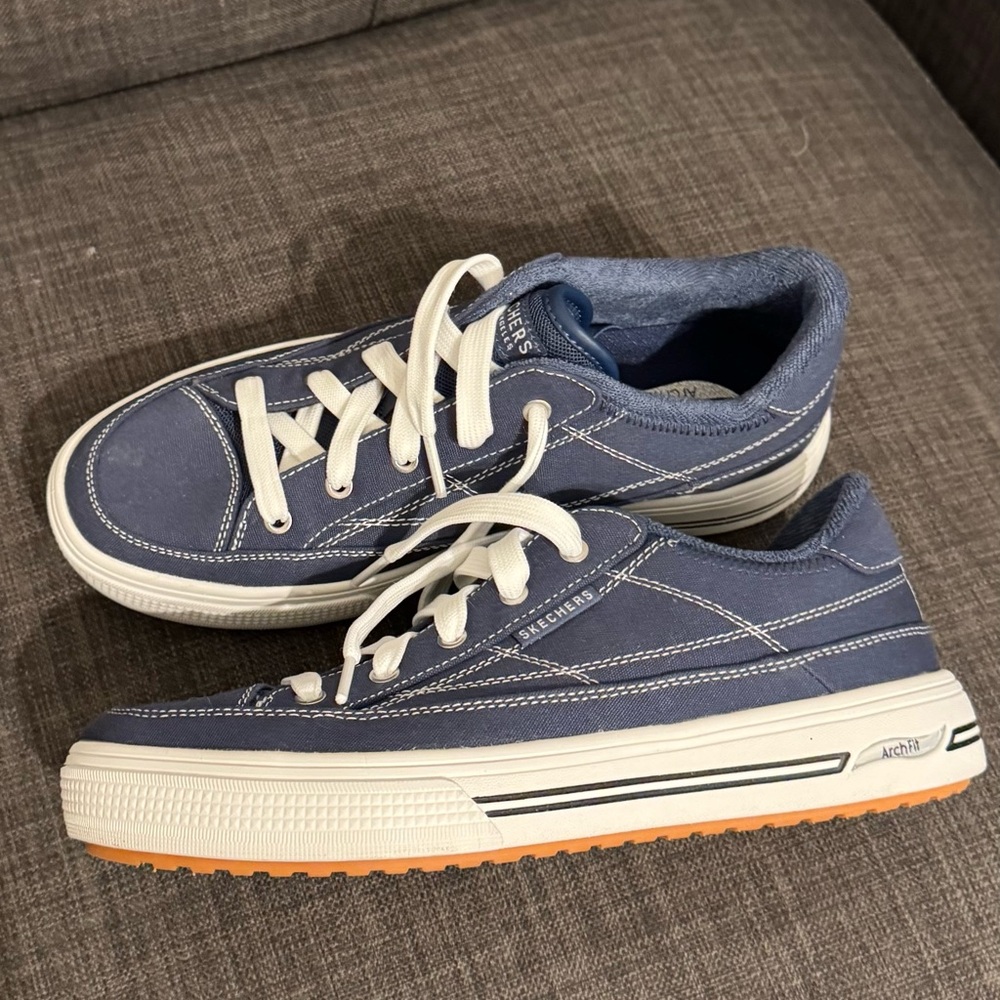 LIKE NEW - Skechers Arch Fit Arcade - Arcata